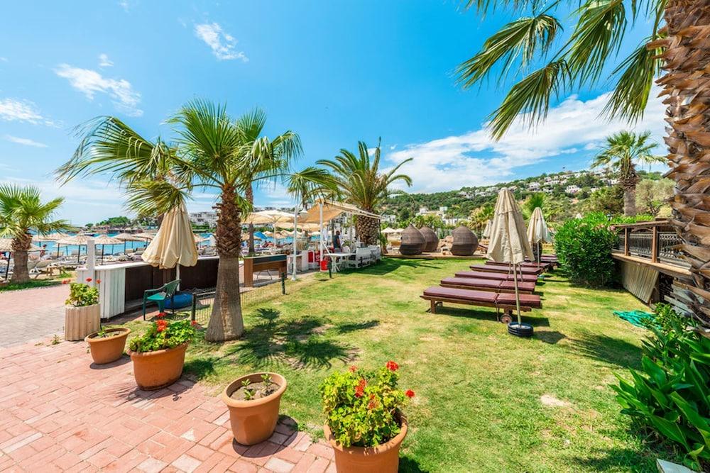Costa Bitezhan Hotel